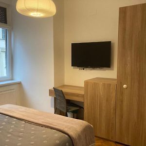 Twix Rooms
